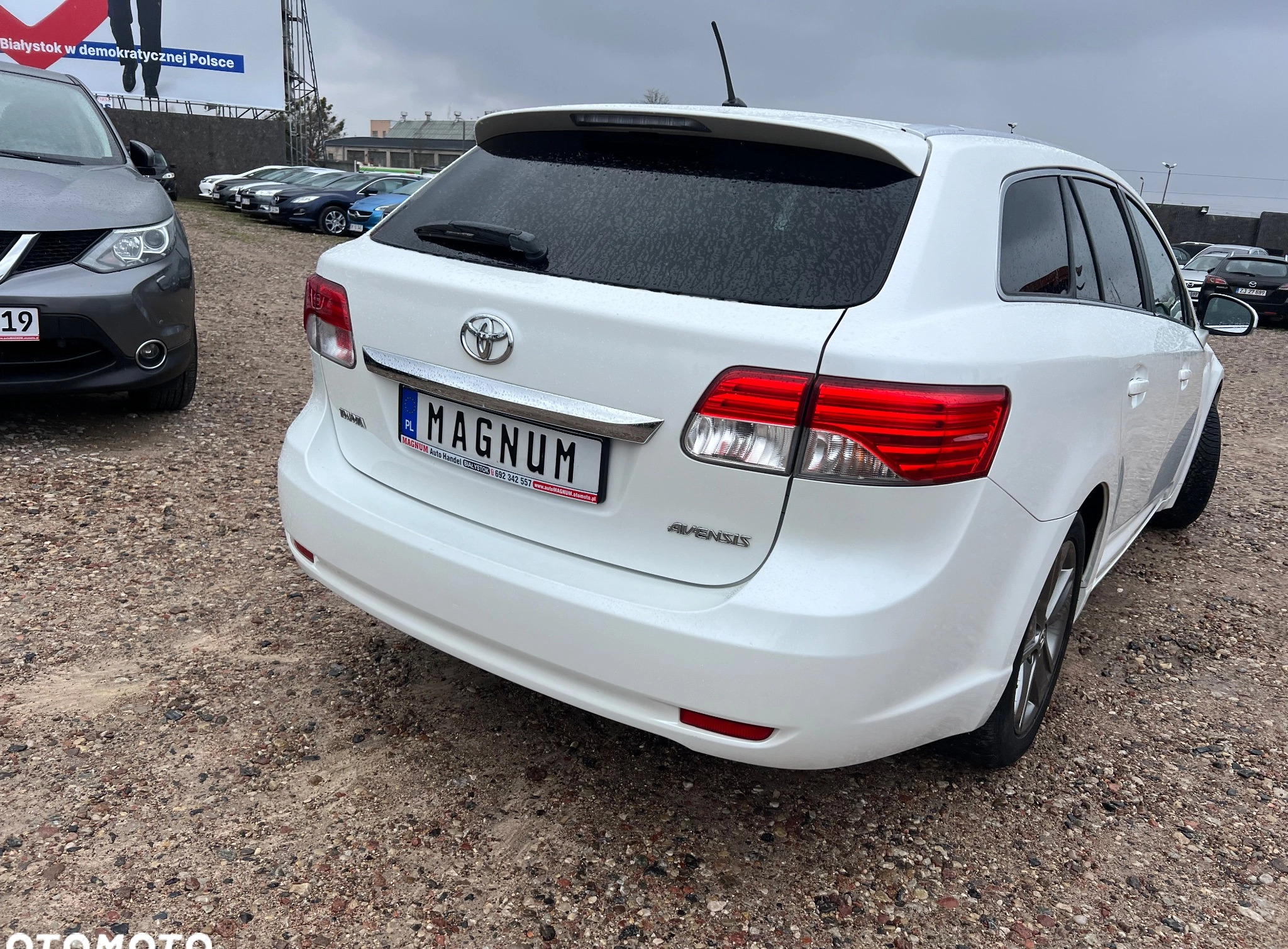 Toyota Avensis cena 47900 przebieg: 244000, rok produkcji 2014 z Łaskarzew małe 301